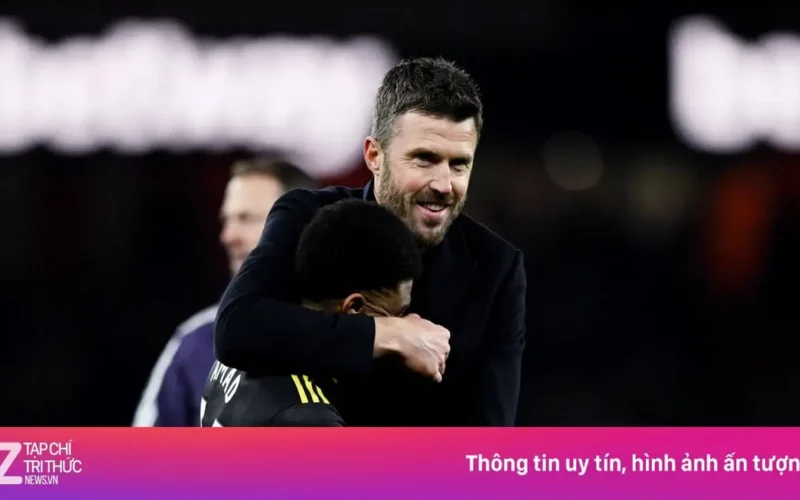 قرار حاسم.. هل يمدد مانشستر يونايتد عقد مايكل كاريك لفترة إضافية؟